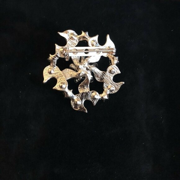 Vintage Style Brooch Antiqued Gold Tone Round Center Pearl Crystals - Picture 4 of 7